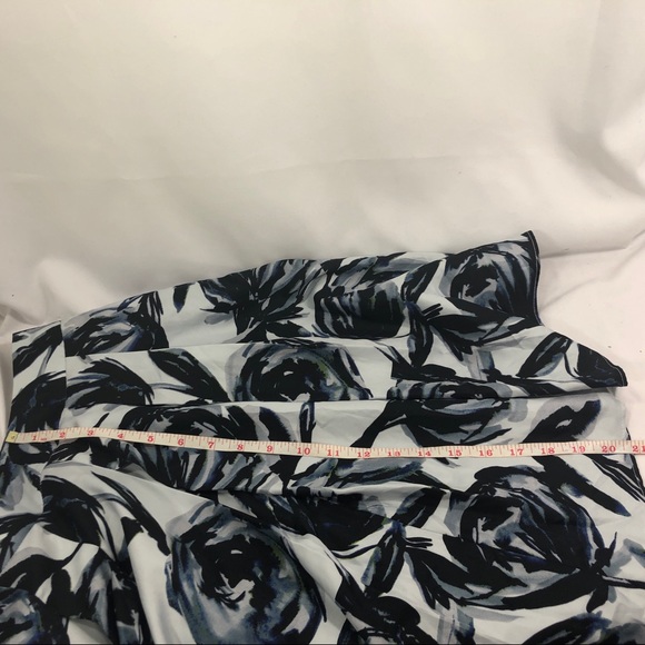 The Limited Floral Skirt. Size XS - Picture 5 of 8